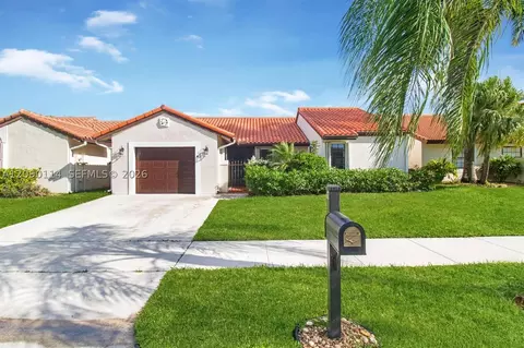 17 Columbia Ct, Deerfield Beach, FL 33442