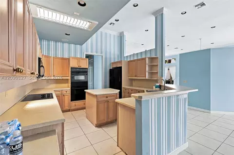 Kitchen - 173 Orange Tree Dr, Atlantis, FL 33462 photo 2 of 5