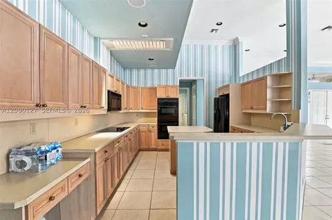 Kitchen - 173 Orange Tree Dr, Atlantis, FL 33462 photo 3 of 5