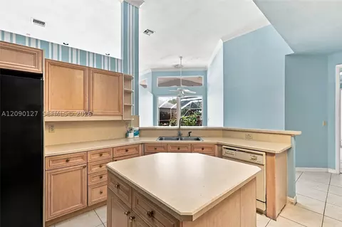 Kitchen - 173 Orange Tree Dr, Atlantis, FL 33462 photo 4 of 5