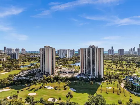 20379 W Country Club Dr #332, Aventura, FL 33180