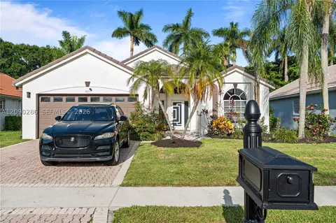 1971 Oak Berry Cir, Wellington, FL 33414