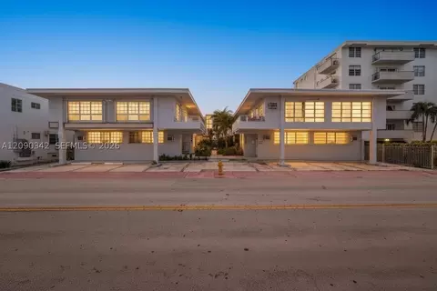 8010 Tatum Waterway Dr #5, Miami Beach, FL 33141