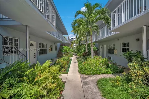 8010 Tatum Waterway Dr #5, Miami Beach, FL 33141