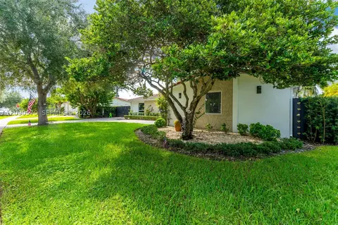 10420 SW 99th St, Miami, FL 33176