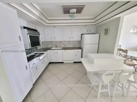 18041 Biscayne Blvd #203, Aventura, FL 33160