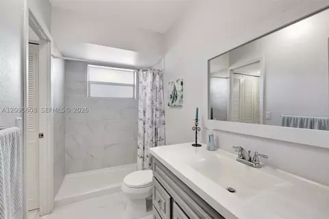 5002 NW 35th St #306, Lauderdale Lakes, FL 33319