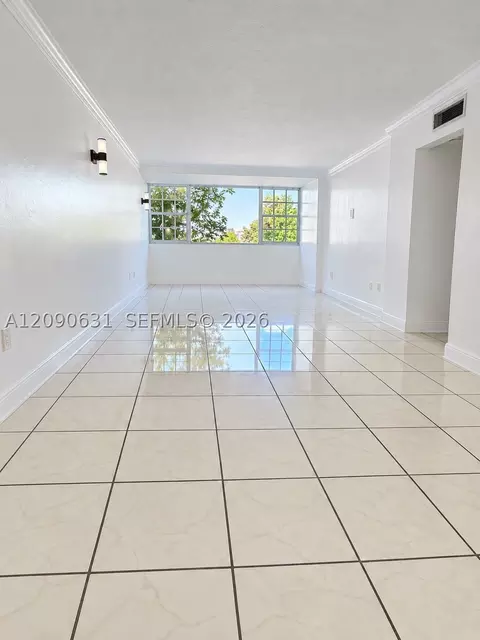 816 NW 87th Ave #203, Miami, FL 33172