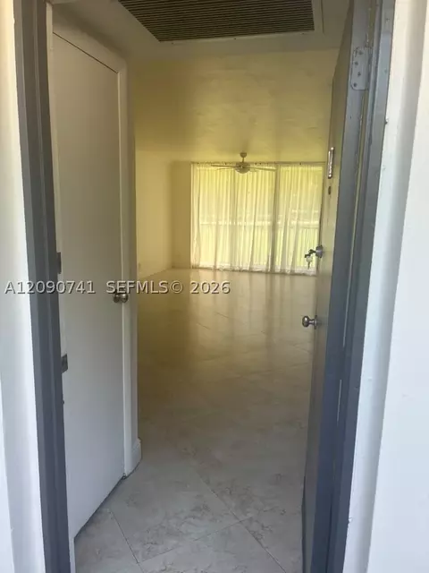 3101 N Country Club Dr #107, Aventura, FL 33180
