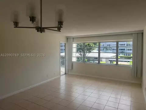 330 SE 2nd St #202E, Hallandale Beach, FL 33009