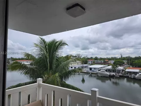 Undisclosed, Miami Beach, FL 33141