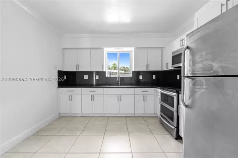 Kitchen - 580 Lee Dr, Miami Springs, FL 33166 photo 2 of 2