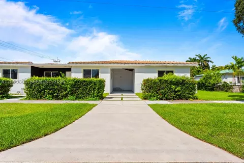 Exterior - 580 Lee Dr, Miami Springs, FL 33166 photo 2 of 10