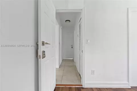 Entry Way - 580 Lee Dr, Miami Springs, FL 33166 photo 2 of 5