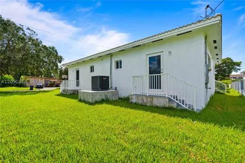 Exterior - 580 Lee Dr, Miami Springs, FL 33166 photo 8 of 10