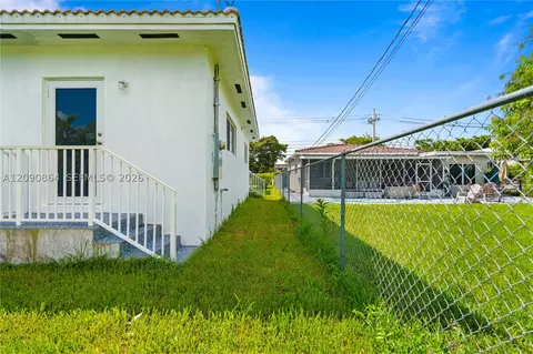 Exterior - 580 Lee Dr, Miami Springs, FL 33166 photo 10 of 10