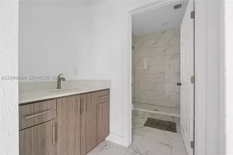 Bath - 580 Lee Dr, Miami Springs, FL 33166 photo 6 of 8