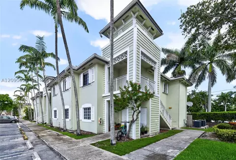 359 NE 27th Ter #204, Homestead, FL 33033