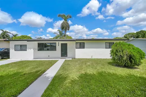 51 NW 161st St, Miami, FL 33169