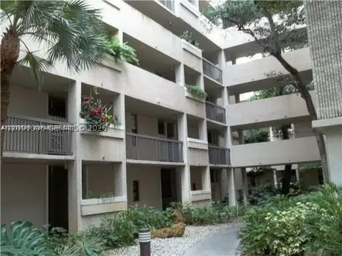 6800 Cypress Rd #411, Plantation, FL 33317