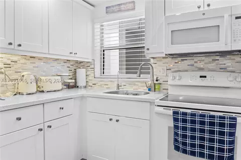 1720 Jefferson St #407, Hollywood, FL 33020