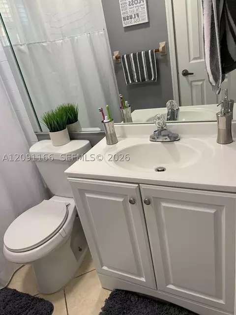 Bath - 6940 W 25th Ln, Hialeah, FL 33016 photo 4 of 5