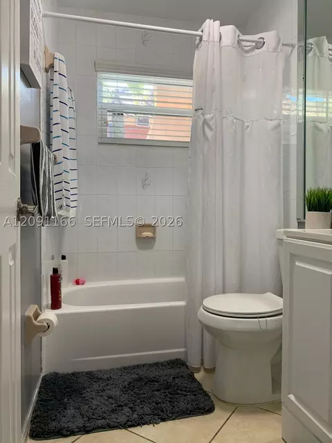 Bath - 6940 W 25th Ln, Hialeah, FL 33016 photo 5 of 5