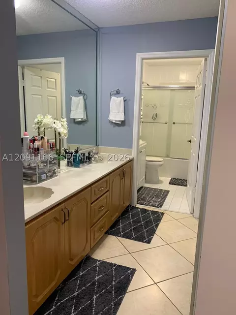 Bath - 6940 W 25th Ln, Hialeah, FL 33016 photo 2 of 5