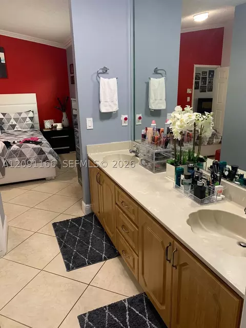 Bath - 6940 W 25th Ln, Hialeah, FL 33016 photo 3 of 5