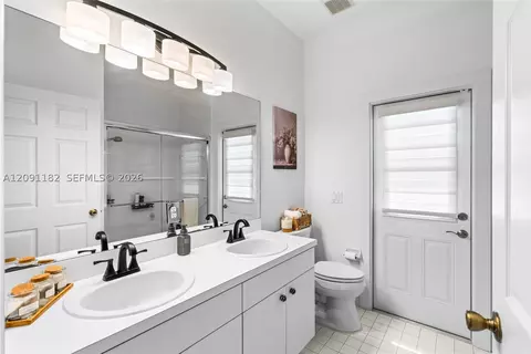 Bath - 6420 Mallards Way, Coconut Creek, FL 33073 photo 4 of 7