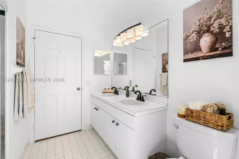 Bath - 6420 Mallards Way, Coconut Creek, FL 33073 photo 5 of 7