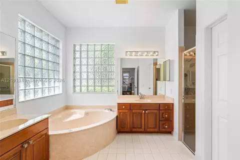 Bath - 6420 Mallards Way, Coconut Creek, FL 33073 photo 2 of 7