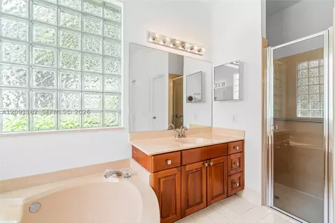 Bath - 6420 Mallards Way, Coconut Creek, FL 33073 photo 3 of 7