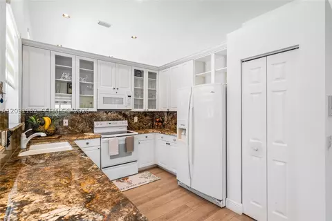 Kitchen - 6420 Mallards Way, Coconut Creek, FL 33073 photo 3 of 5