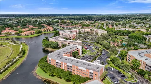 7735 Yardley Dr #213, Tamarac, FL 33321