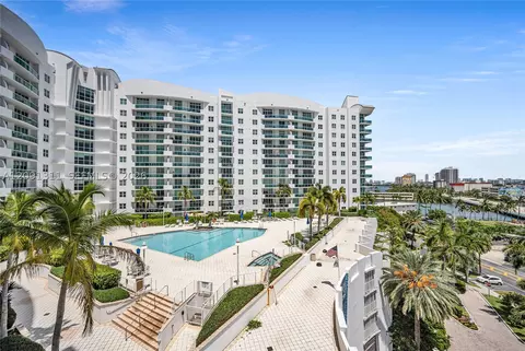 7900 Harbor Island Dr #825, North Bay Village, FL 33141
