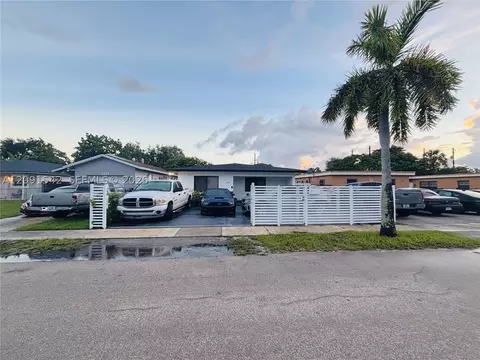 2221 Charleston St, Hollywood, FL 33020