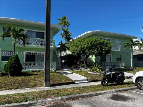2072 NE 169th St #8, North Miami Beach, FL 33162