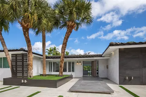 20501 NE 22nd Pl, Miami, FL 33180