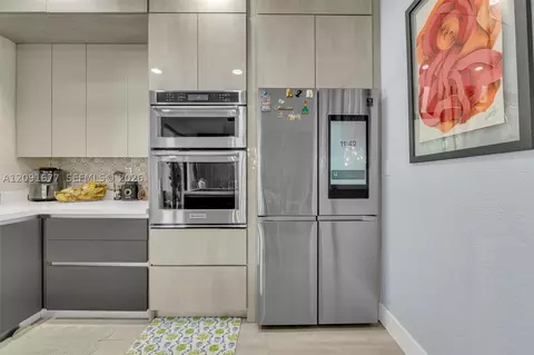 Kitchen - 3309 W 91st Ter, Hialeah, FL 33018 photo 4 of 6