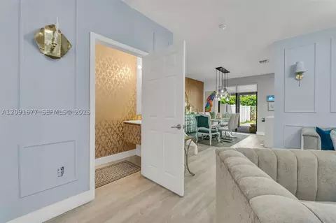 Entry Way - 3309 W 91st Ter, Hialeah, FL 33018 photo 2 of 7