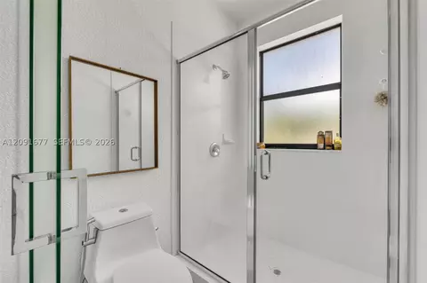 Bath - 3309 W 91st Ter, Hialeah, FL 33018 photo 2 of 4