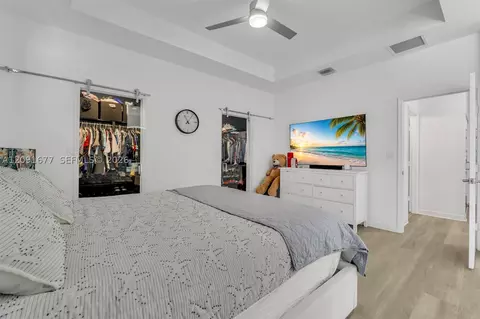Bedroom - 3309 W 91st Ter, Hialeah, FL 33018 photo 4 of 5