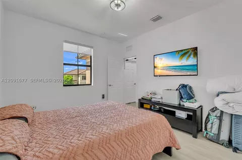 Bedroom - 3309 W 91st Ter, Hialeah, FL 33018 photo 1 of 5