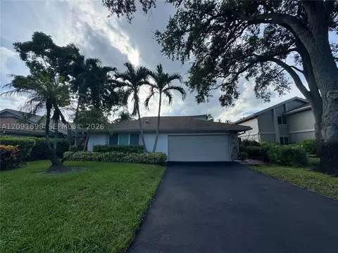 76 Ivy Rd, Hollywood, FL 33021
