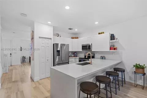 Kitchen - 10496 W 33rd Ln, Hialeah, FL 33018 photo 1 of 3