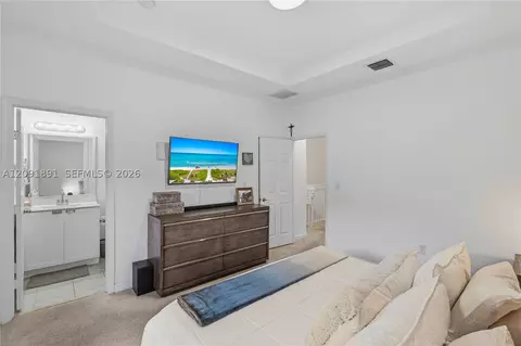 Bedroom - 10496 W 33rd Ln, Hialeah, FL 33018 photo 2 of 4