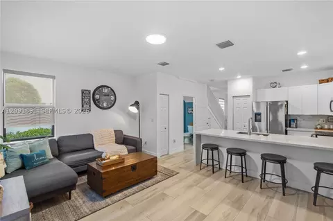 Other - 10496 W 33rd Ln, Hialeah, FL 33018 photo 5 of 9