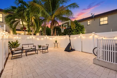 Exterior - 10496 W 33rd Ln, Hialeah, FL 33018 photo 3 of 4