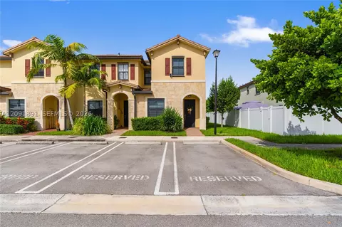Exterior - 10496 W 33rd Ln, Hialeah, FL 33018 photo 2 of 4